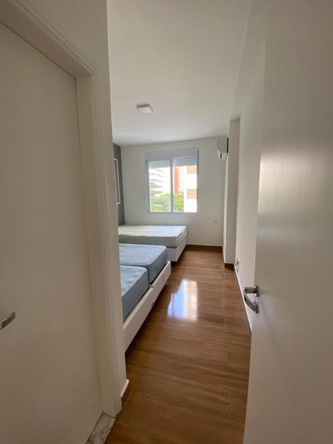 Apartamento Guaruja Pitangueiras 50 Metros Da Praia. Bagian luar foto