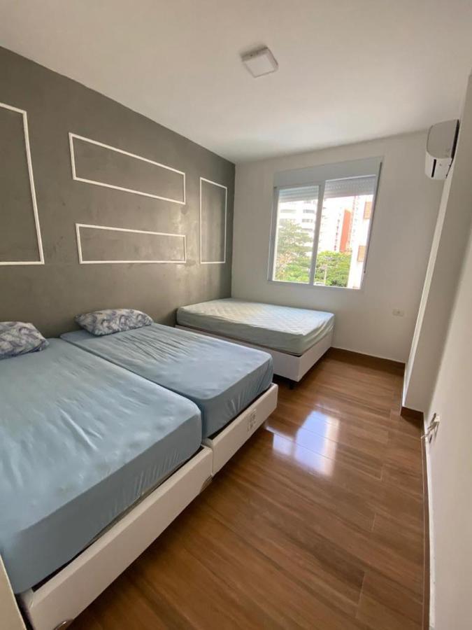 Apartamento Guaruja Pitangueiras 50 Metros Da Praia. Bagian luar foto